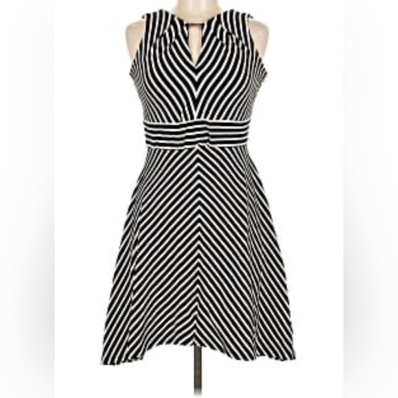 White House Black Market Dresses & Skirts - White House Black Market Black and White Chevron Dress